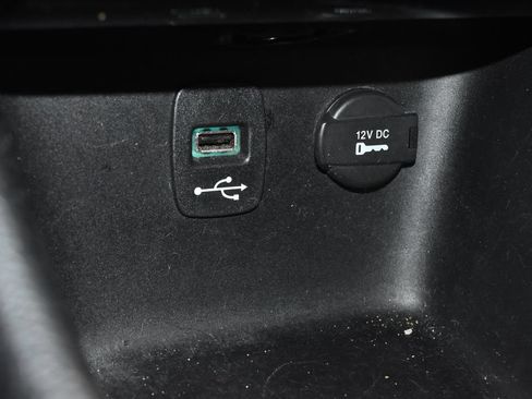 Used 2012 Chrysler 200 Touring FWD image 12