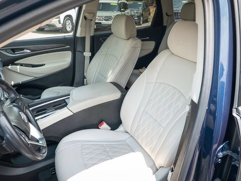 Used 2022 Buick Enclave Avenir w/ Avenir Technology Package AWD/4WD image 17