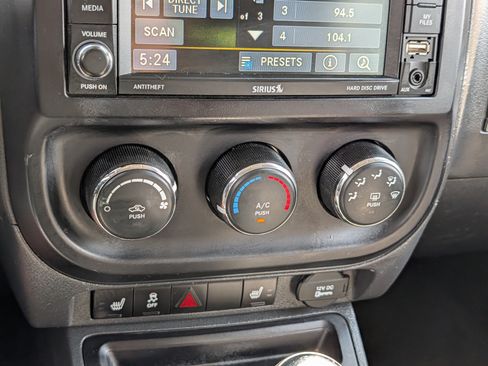 Used 2015 Jeep Patriot 4WD image 23