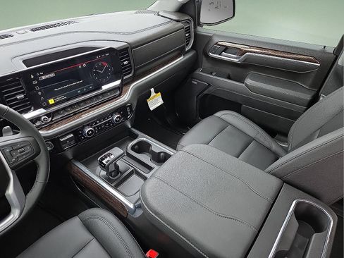 Used 2025 GMC Sierra 1500 Elevation w/ Elevation Premium Package image 12