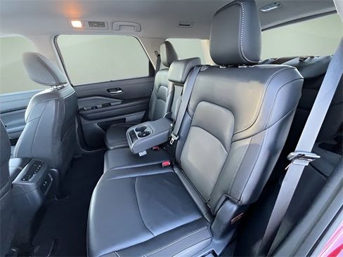 Used 2025 Nissan Pathfinder SL image 26