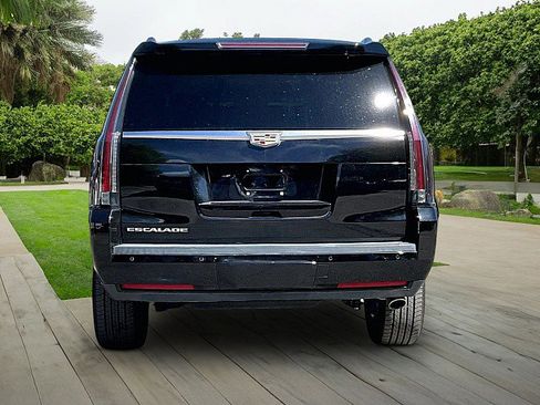 Used 2019 Cadillac Escalade 4d SUV RWD image 4