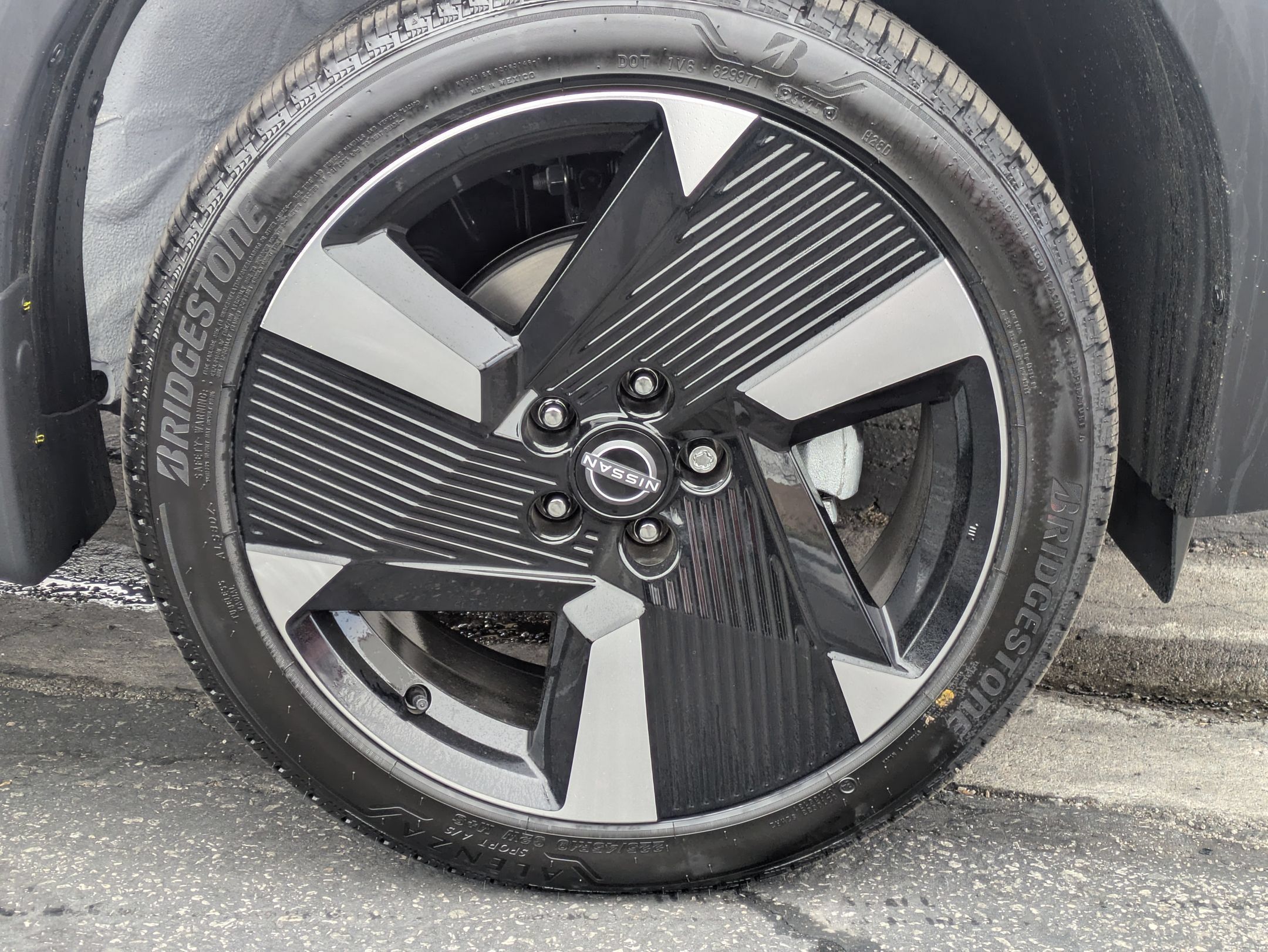 New 2026 Nissan Kicks SR FWD image 4