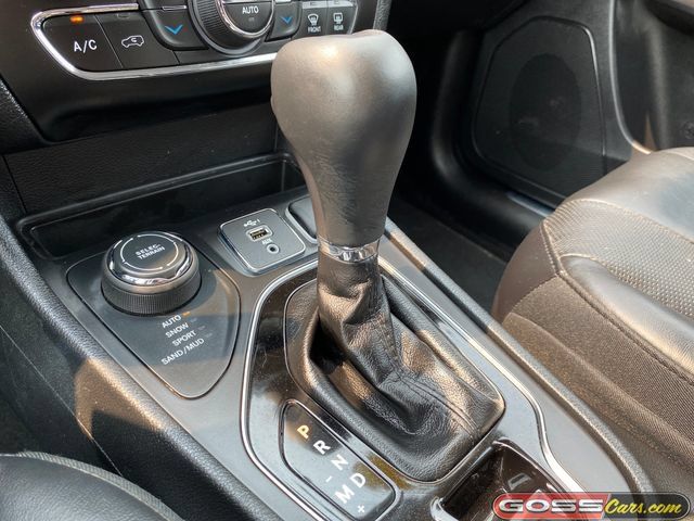 Used 2019 Jeep Cherokee Limited AWD/4WD image 13
