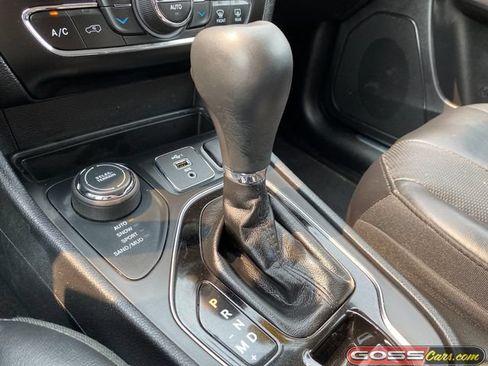 Used 2019 Jeep Cherokee Limited AWD/4WD image 13