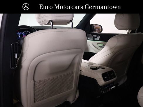 Used 2025 Mercedes-Benz GLS 450 4MATIC w/ AMG Line Exterior image 44