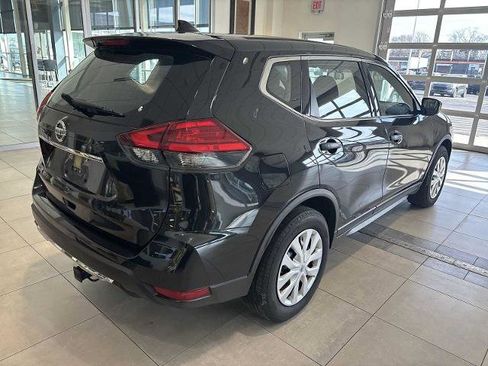 Used 2017 Nissan Rogue S image 3