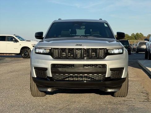 Certified 2025 Jeep Grand Cherokee L Altitude image 8