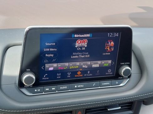 Used 2023 Nissan Rogue SV image 36