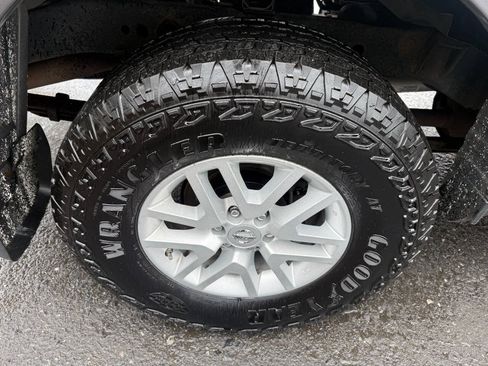 Used 2018 Nissan Frontier SV AWD/4WD image 11