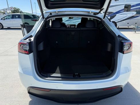 Used 2021 Tesla Model Y Long Range AWD/4WD image 11