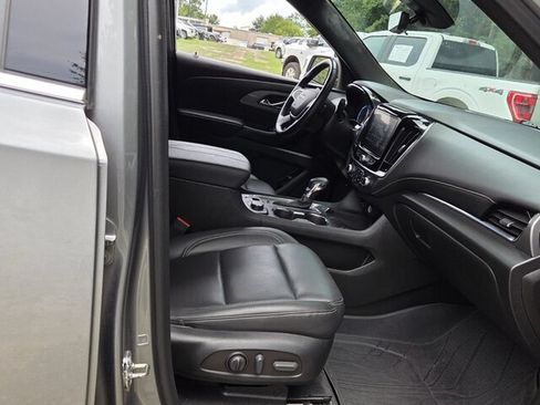 Used 2023 Chevrolet Traverse LT w/ LT Premium Package FWD image 17