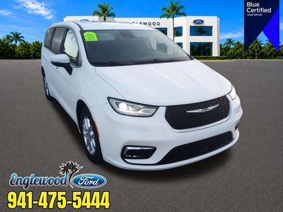 Used 2023 Chrysler Pacifica Touring-L