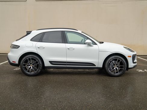 Used 2025 Porsche Macan image 8