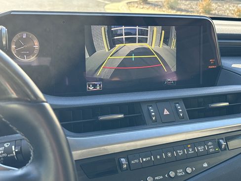 Used 2020 Lexus ES 300h w/ Premium Package image 25