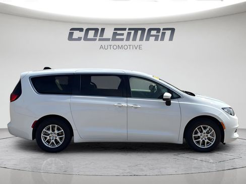 Used 2023 Chrysler Voyager LX FWD image 6