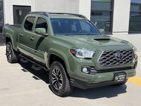 Used 2021 Toyota Tacoma TRD Sport w/ TRD Premium Sport Package AWD/4WD image 7