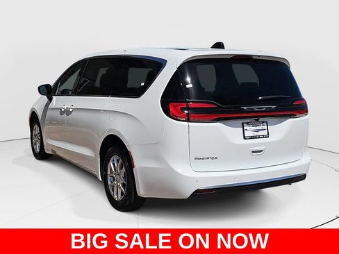 New 2027 Chrysler Pacifica Select FWD image 5