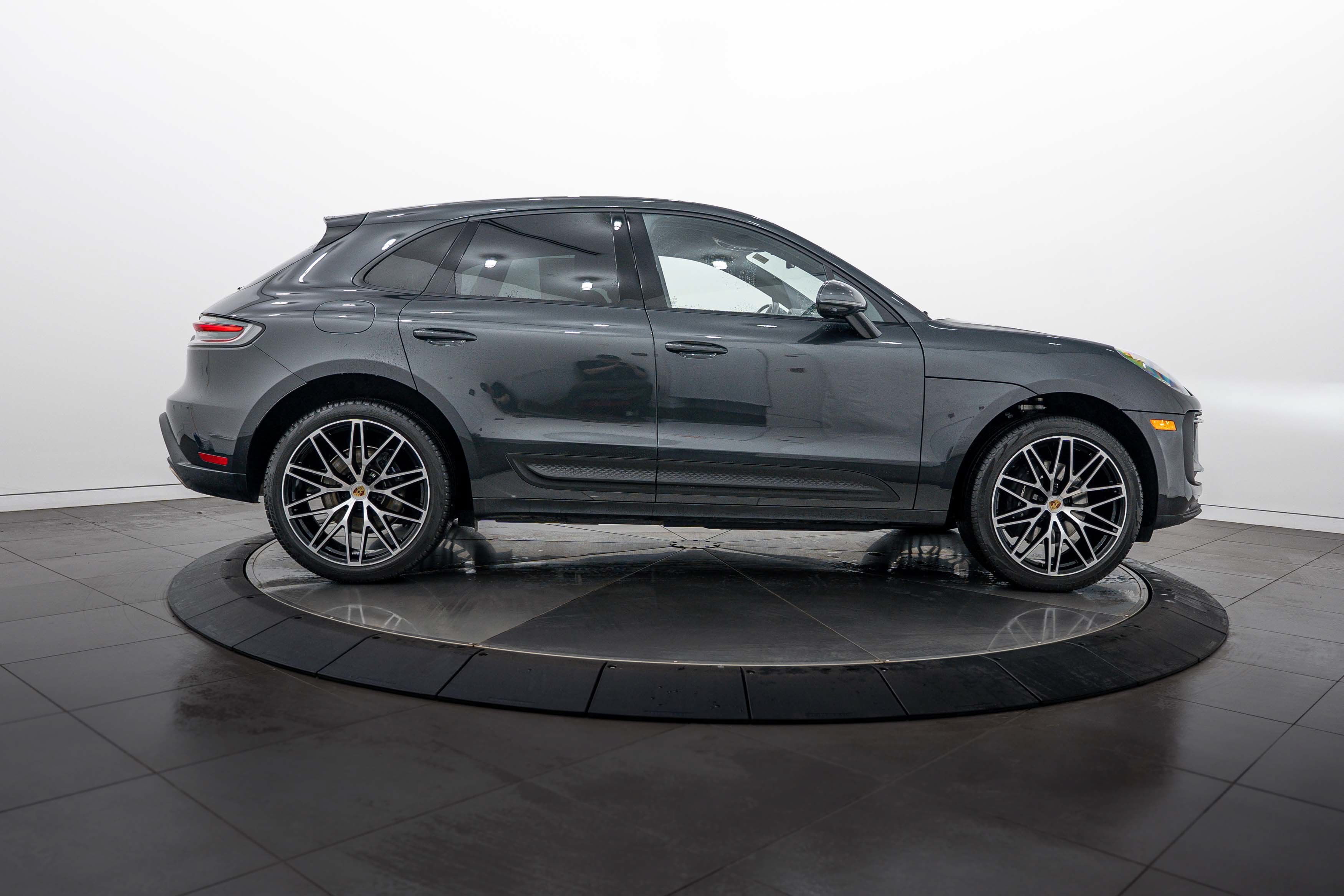 Certified 2026 Porsche Macan AWD/4WD image 8