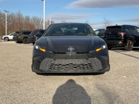 Used 2025 Toyota Camry image 3