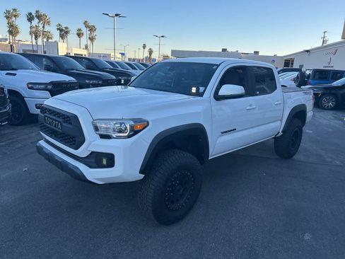 Used 2019 Toyota Tacoma TRD Off-Road image 2
