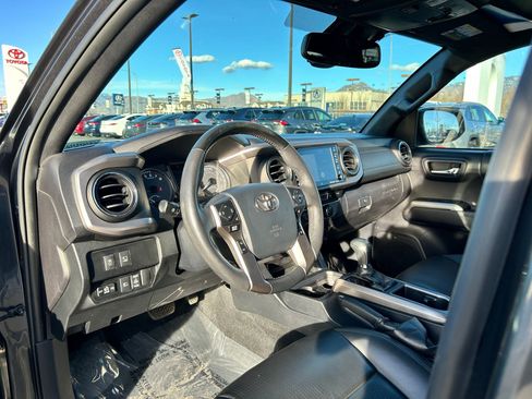 Used 2020 Toyota Tacoma Limited image 10