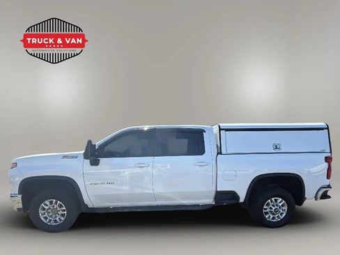 Used 2021 Chevrolet Silverado 2500 LT w/ Convenience Package AWD/4WD image 2