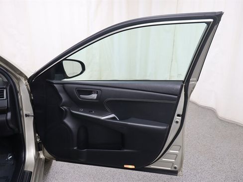 Used 2015 Toyota Camry XLE FWD image 23