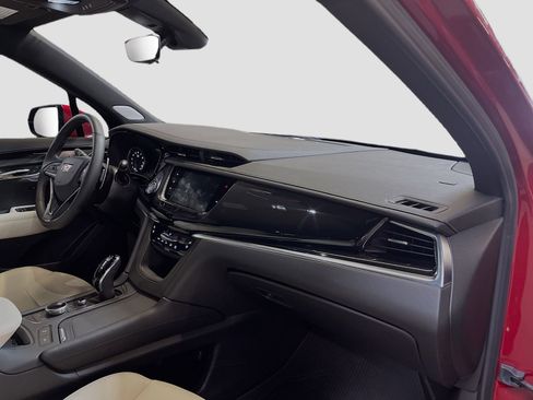 Used 2025 Cadillac XT6 Sport w/ Technology Package AWD/4WD image 32