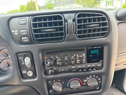 Used 2001 GMC Jimmy SLE w/ SLE Luxury Equipment Group AWD/4WD image 17