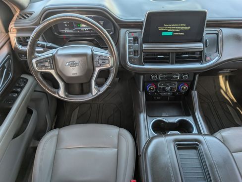 Used 2022 Chevrolet Tahoe Z71 w/ Luxury Package AWD/4WD image 6