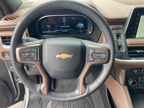 Used 2024 Chevrolet Suburban High Country RWD image 7