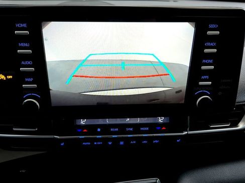 Certified 2024 Toyota Sienna XLE FWD image 32