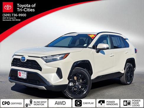 Used 2022 Toyota RAV4 SE w/ Convenience Package image 1