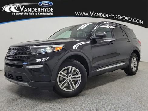 Used 2020 Ford Explorer XLT w/ Equipment Group 202A AWD/4WD image 1