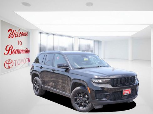 Used 2024 Jeep Grand Cherokee Altitude AWD/4WD image 2