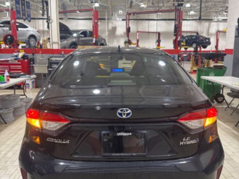 Used 2023 Toyota Corolla LE image 7