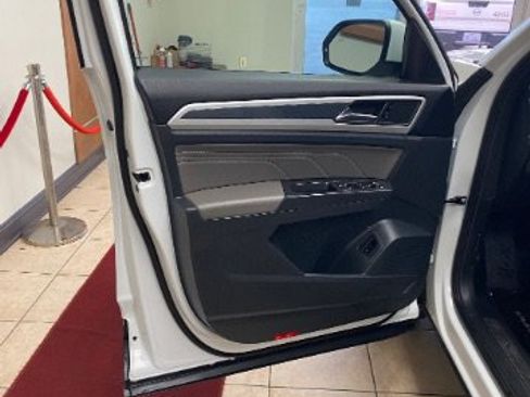 Used 2022 Volkswagen Atlas Cross Sport SEL w/ Cross Sport MDO Package AWD/4WD image 5