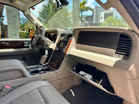 Used 2014 Lincoln Navigator 2WD image 64