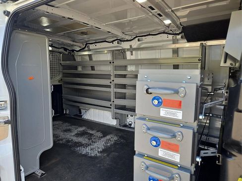 Used 2019 Ford Transit 250 130 Low Roof RWD image 11