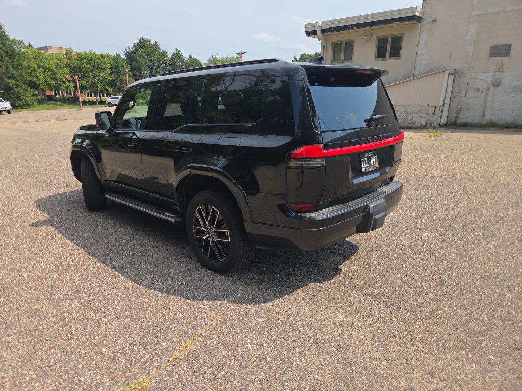 Used 2024 Lexus GX 550 w/ Accessory Package (2T) AWD/4WD image 11