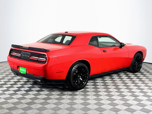 Used 2016 Dodge Challenger SXT RWD image 8