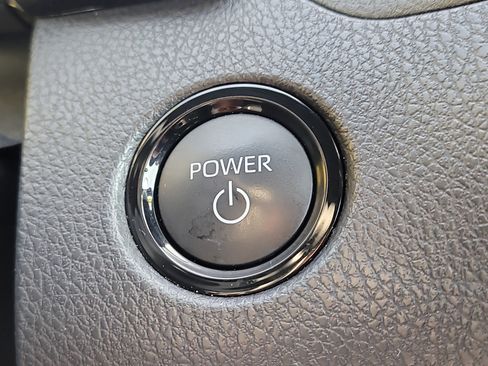 Used 2025 Toyota Camry SE image 27