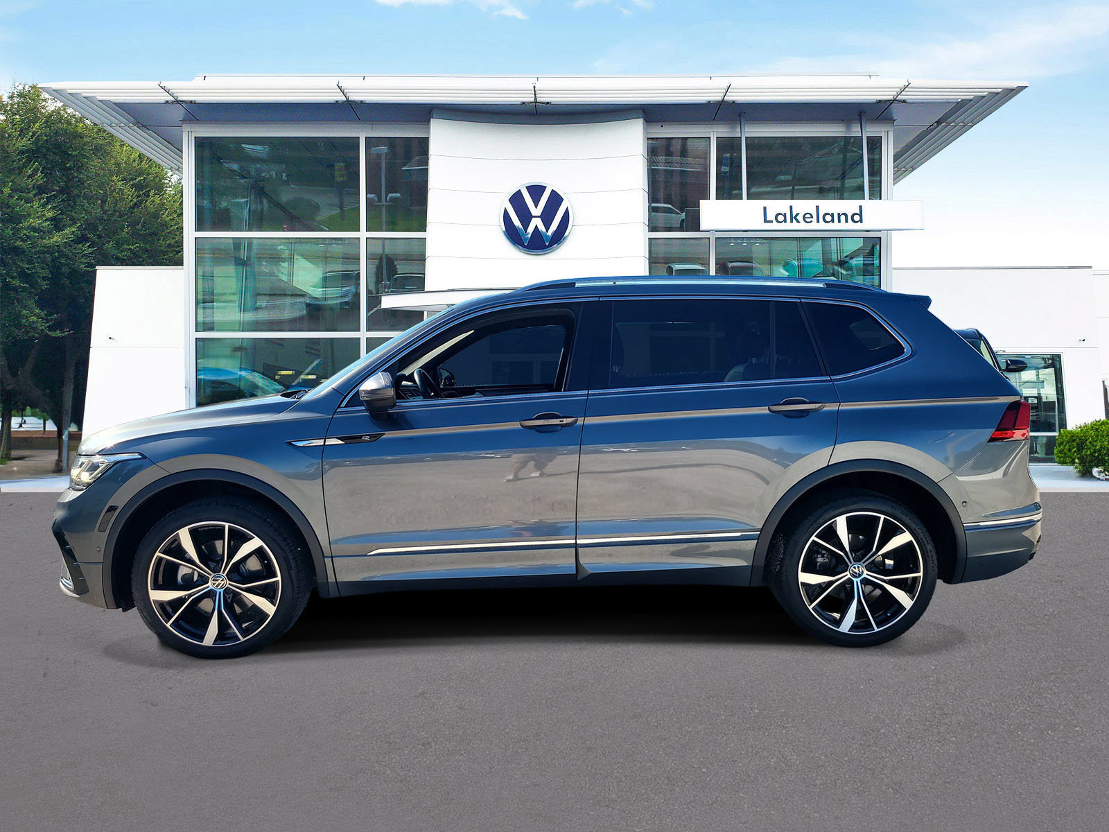 Used 2022 Volkswagen Tiguan SEL R-Line AWD/4WD image 5