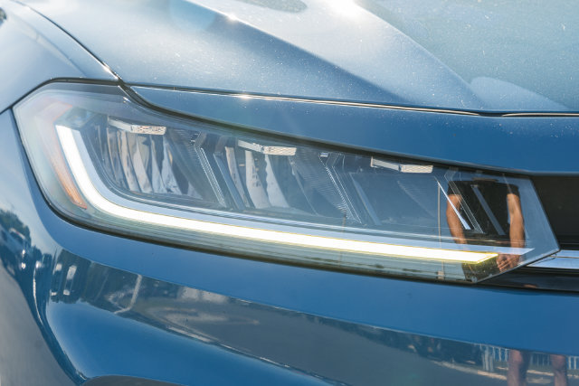 Used 2025 Volkswagen Jetta SE FWD image 14