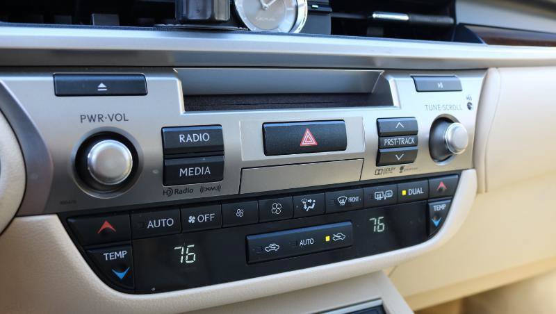 Used 2015 Lexus ES 350 w/ Luxury Package FWD image 18