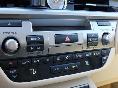 Used 2015 Lexus ES 350 4dr Sdn w/ Luxury Package image 18