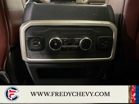 Used 2023 Ford Expedition Limited AWD/4WD image 39