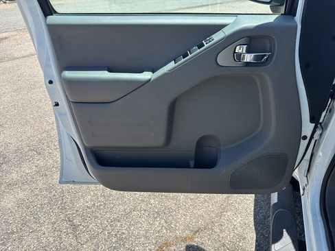 Used 2016 Nissan Frontier SV AWD/4WD image 23