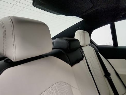 Used 2025 BMW i5 eDrive40i RWD image 42